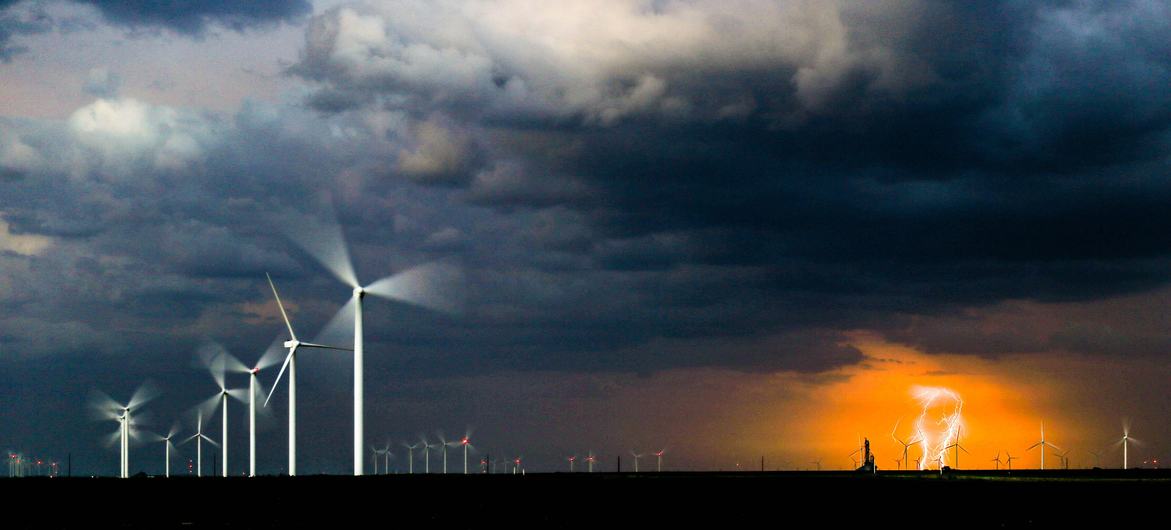 Windmills generate electrify in the US state of Indiana as a storm approaches. Windmills generate electrify in the US state of Indiana as a storm approaches.